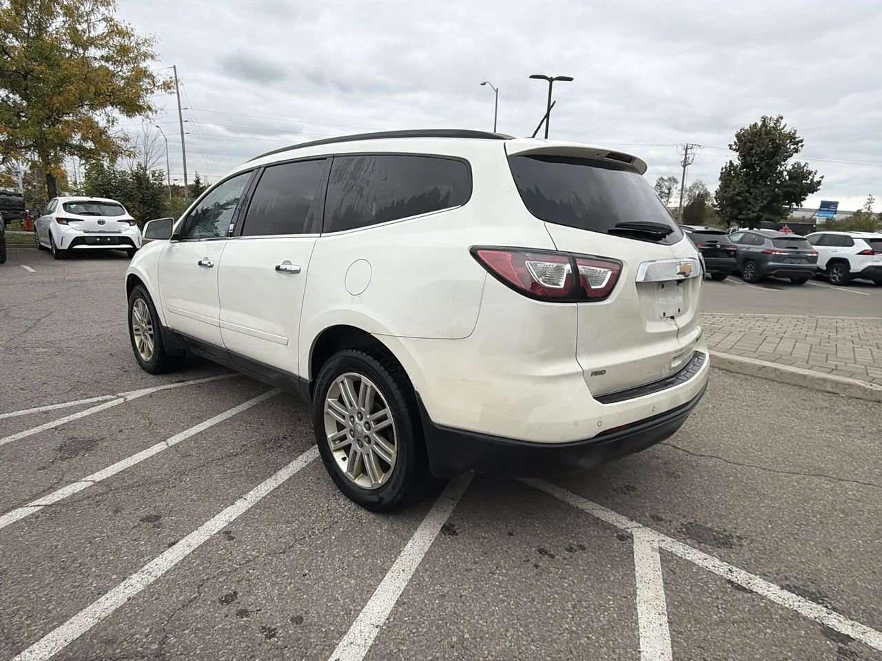 2015 Chevrolet Traverse AWD 1LT HEATED SEATS   BLUETOOTH CONNECTION   STEERING PHONE COMMANDS   CLOTH Photo