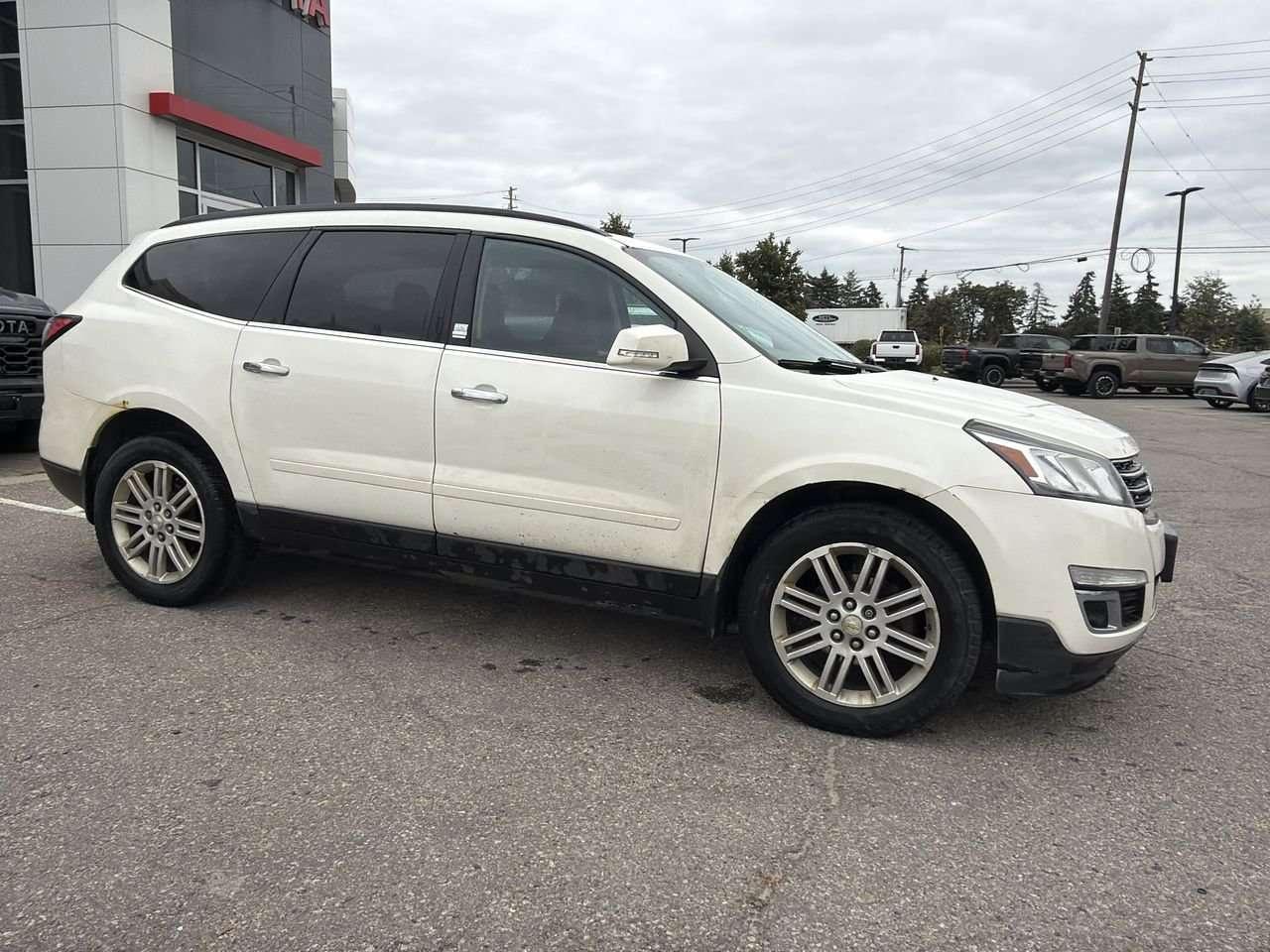 2015 Chevrolet Traverse AWD 1LT HEATED SEATS   BLUETOOTH CONNECTION   STEERING PHONE COMMANDS   CLOTH Photo
