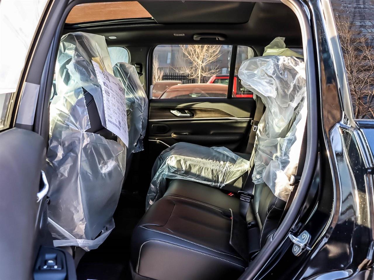 2026 Jeep Grand Cherokee LIMITED 4X4 Photo