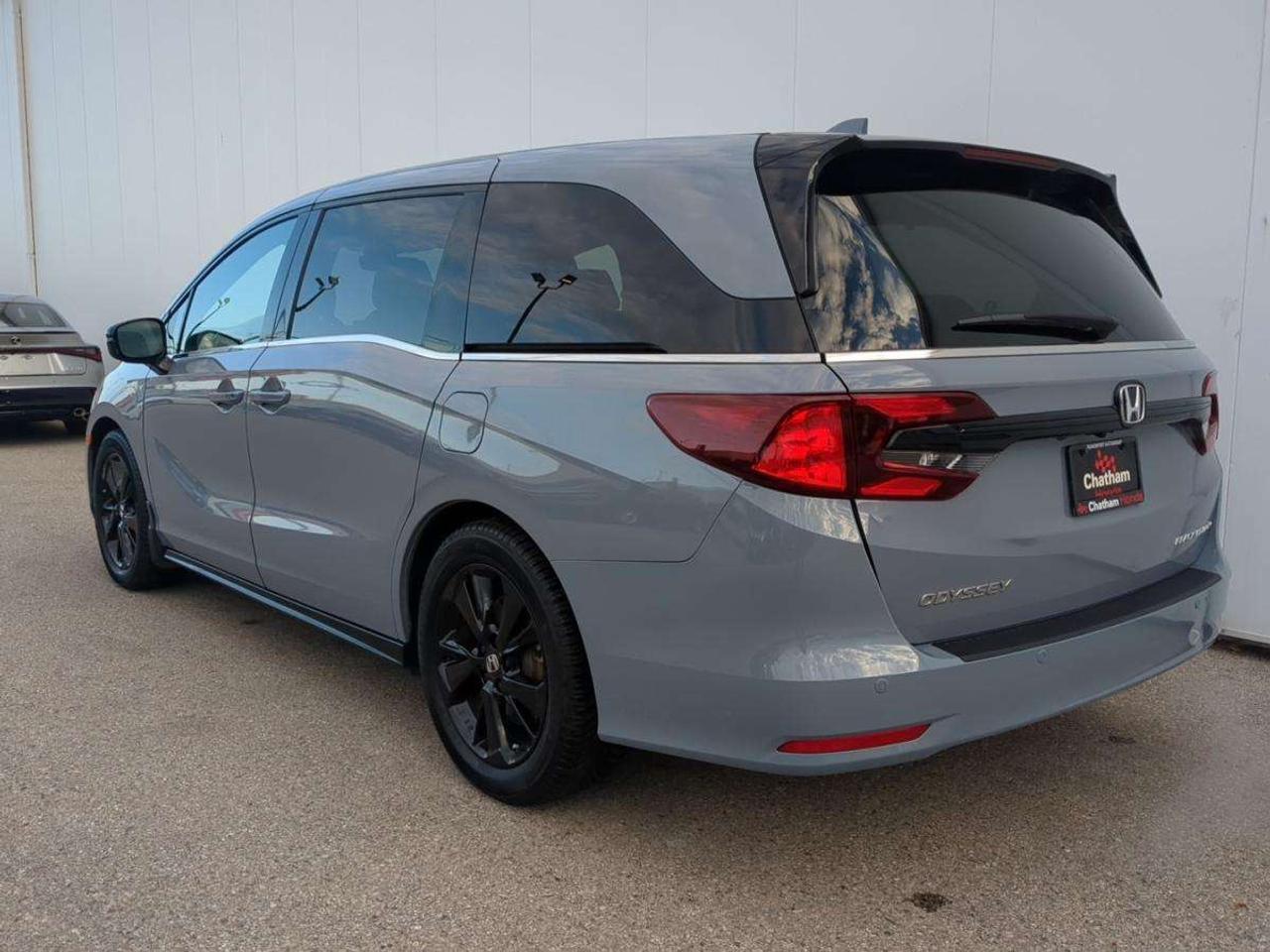 2024 Honda Odyssey Black Edition Auto 7 year/160,000 kms warranty Photo