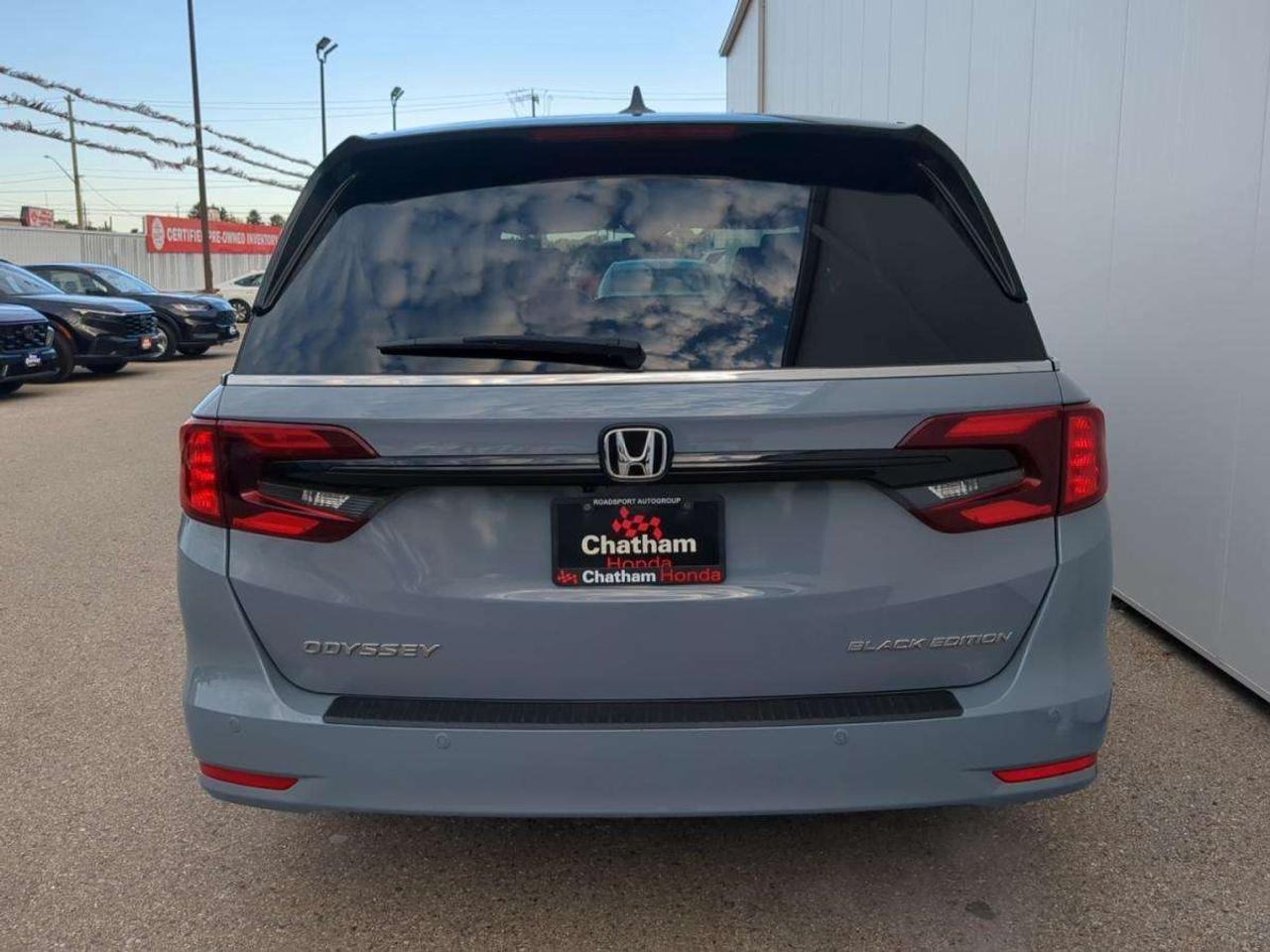 2024 Honda Odyssey Black Edition Auto 7 year/160,000 kms warranty Photo