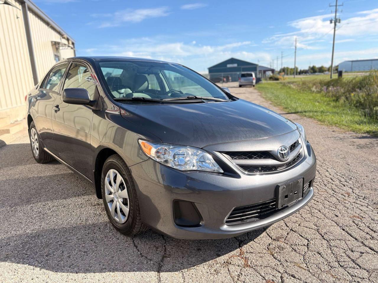 2013 Toyota Corolla 4DR SDN AUTO CE Photo2