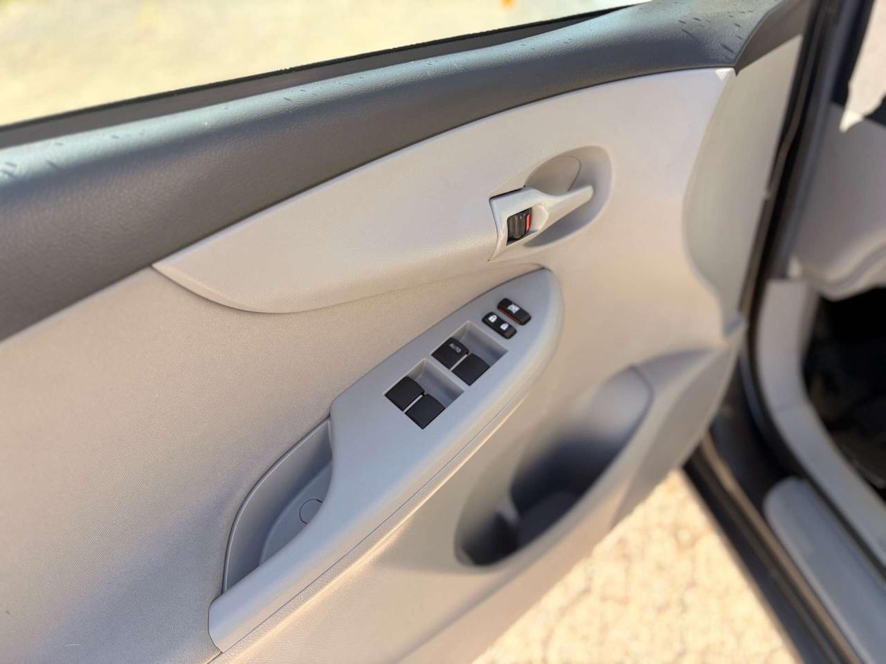2013 Toyota Corolla 4DR SDN AUTO CE Photo
