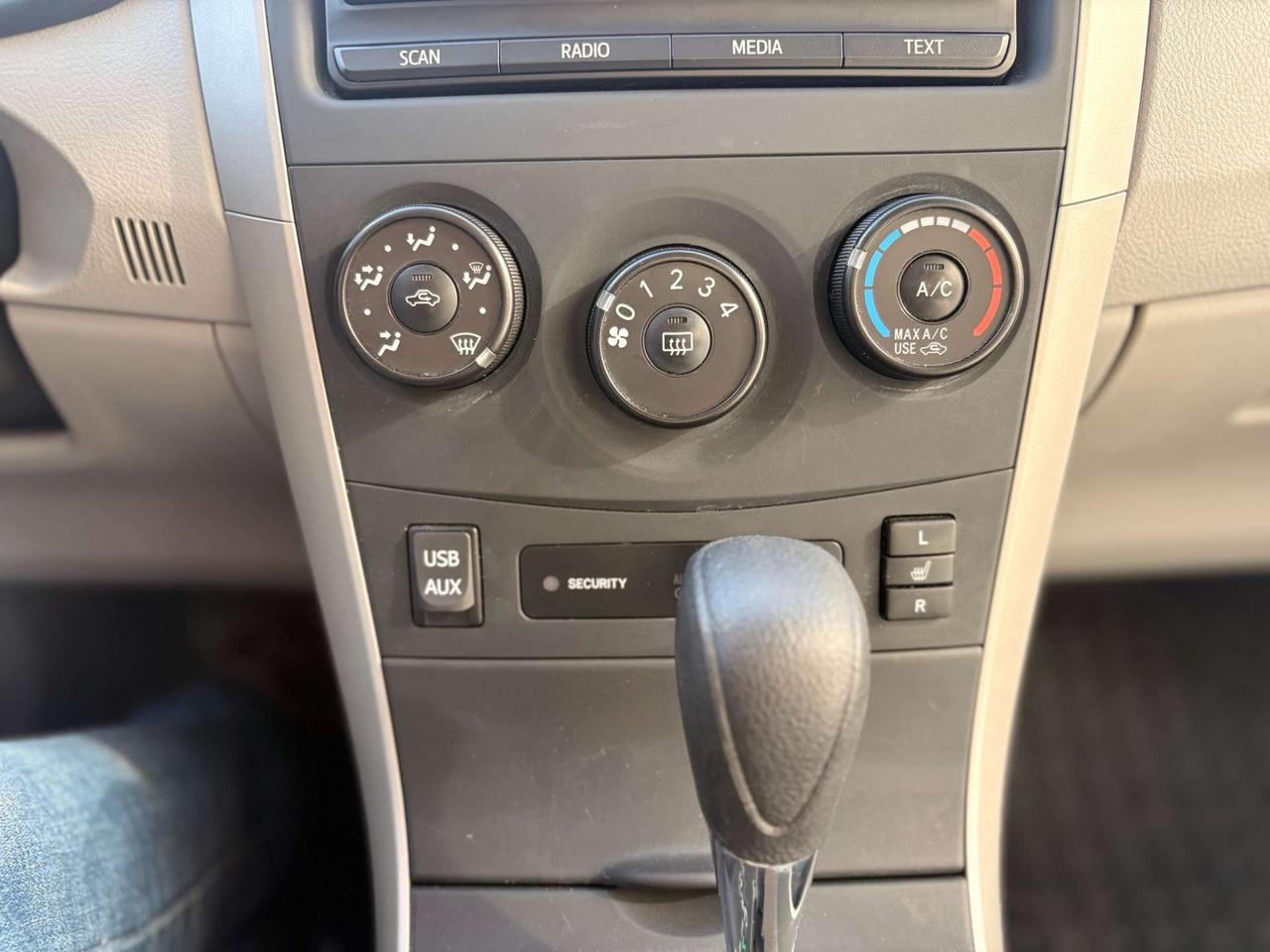 2013 Toyota Corolla 4DR SDN AUTO CE Photo