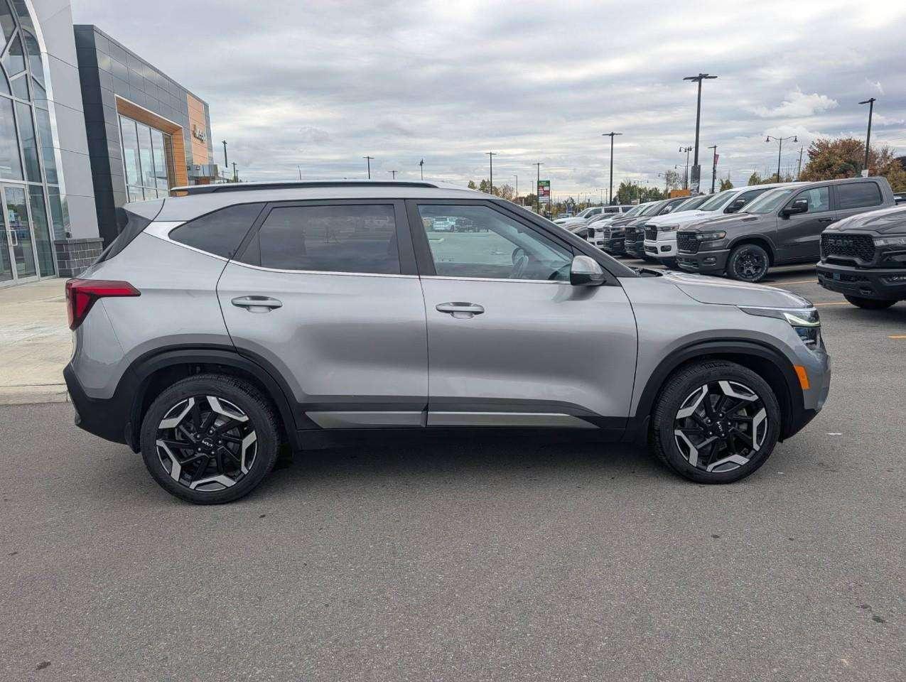 2024 Kia Seltos SX w/Black Interior NO ACCIDENTS Photo
