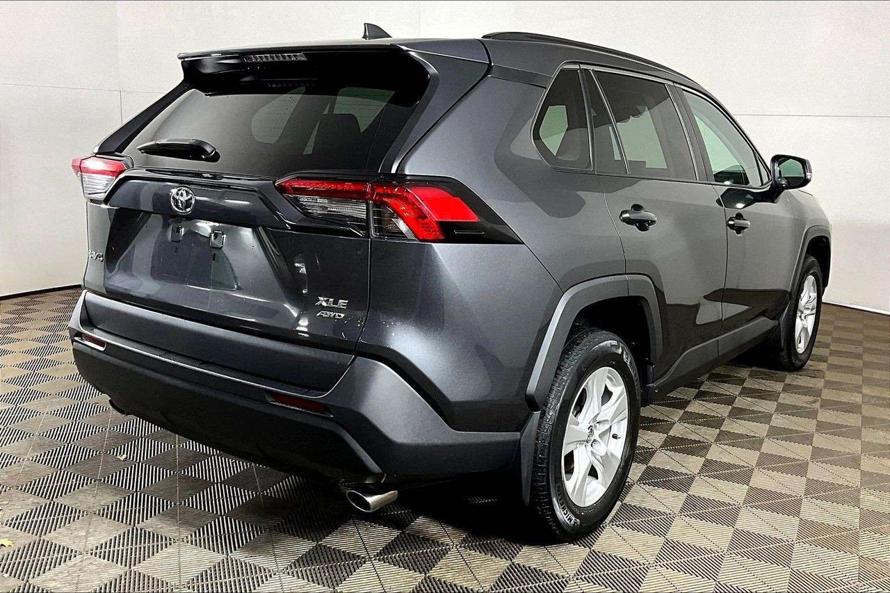 2021 Toyota RAV4 XLE AWD Photo5