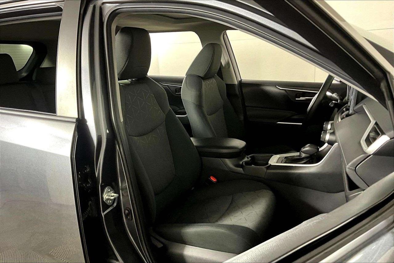 2021 Toyota RAV4 XLE AWD Photo