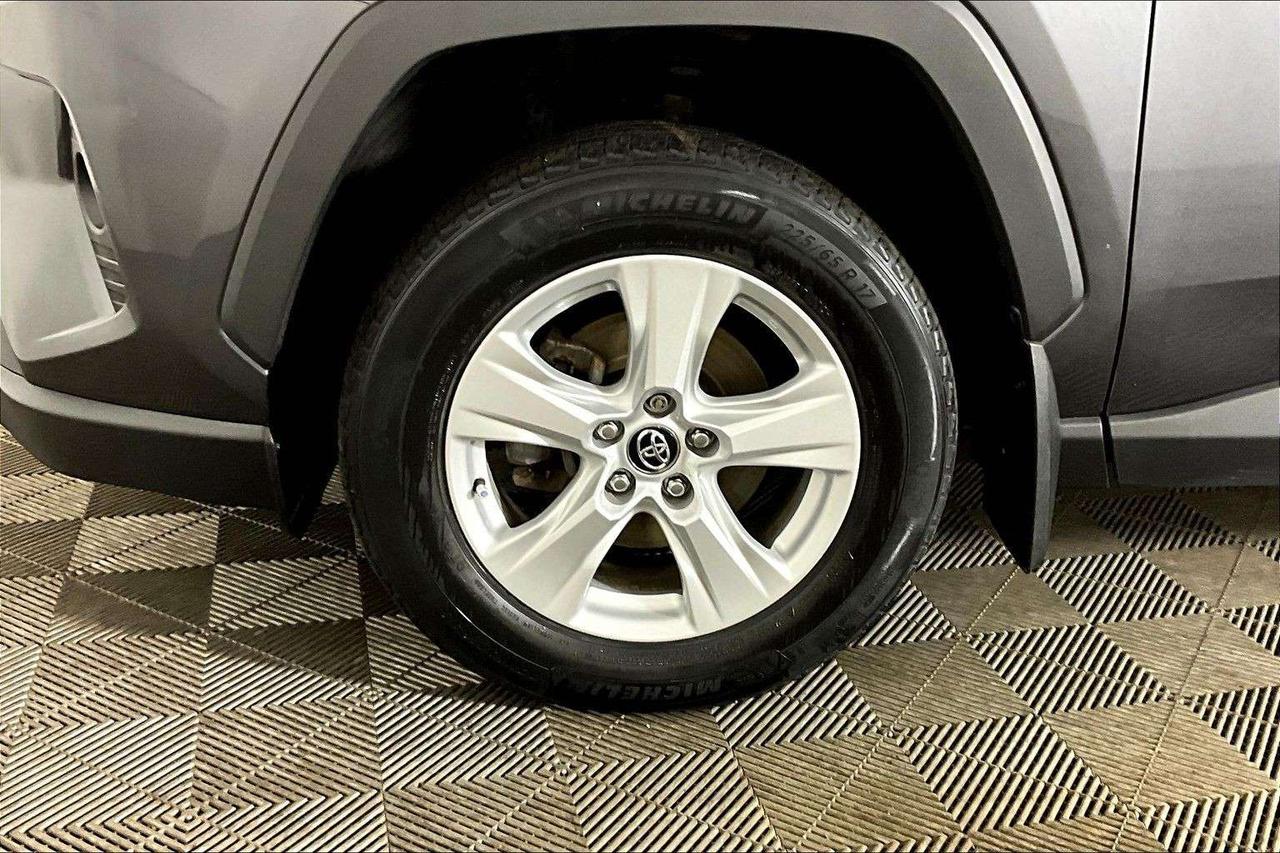 2021 Toyota RAV4 XLE AWD Photo