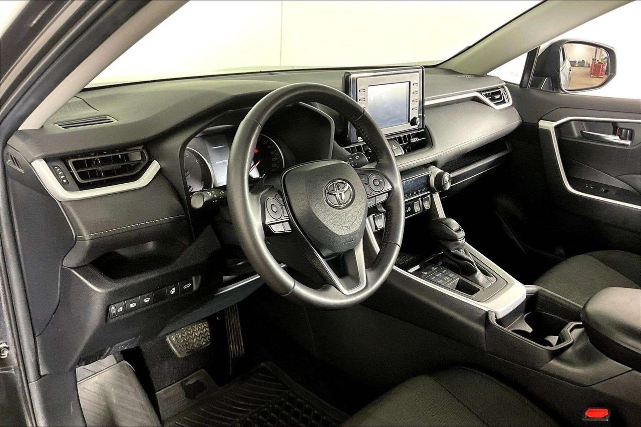 2021 Toyota RAV4 XLE AWD Photo