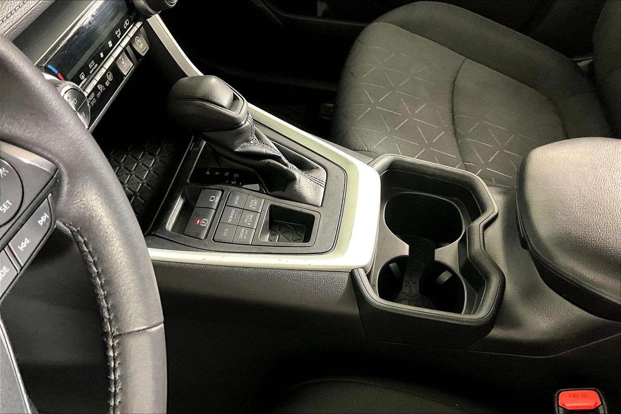 2021 Toyota RAV4 XLE AWD Photo