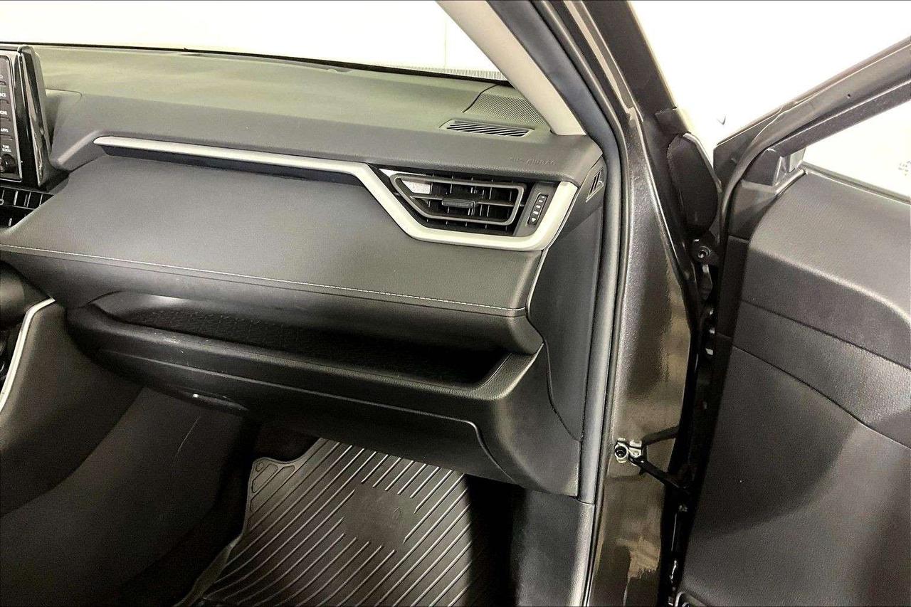 2021 Toyota RAV4 XLE AWD Photo