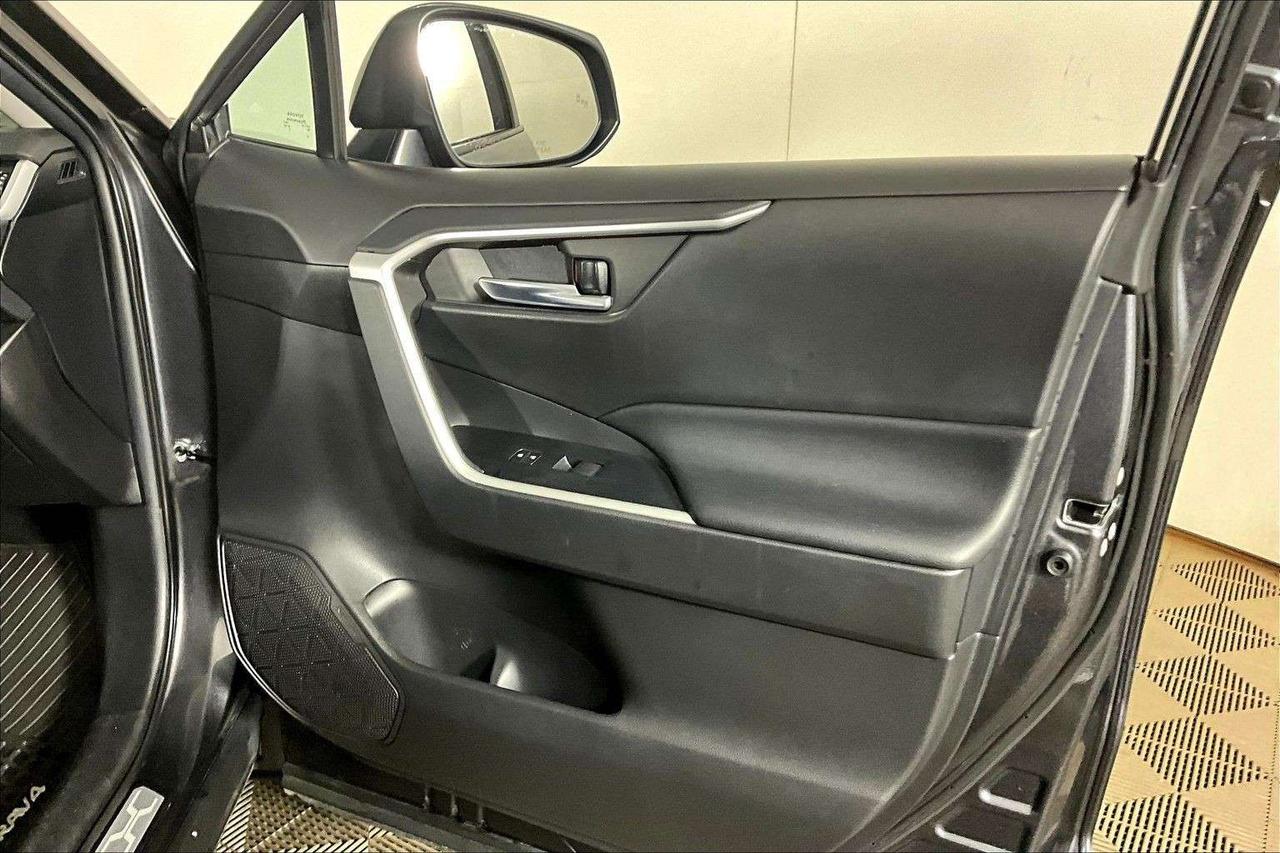 2021 Toyota RAV4 XLE AWD Photo