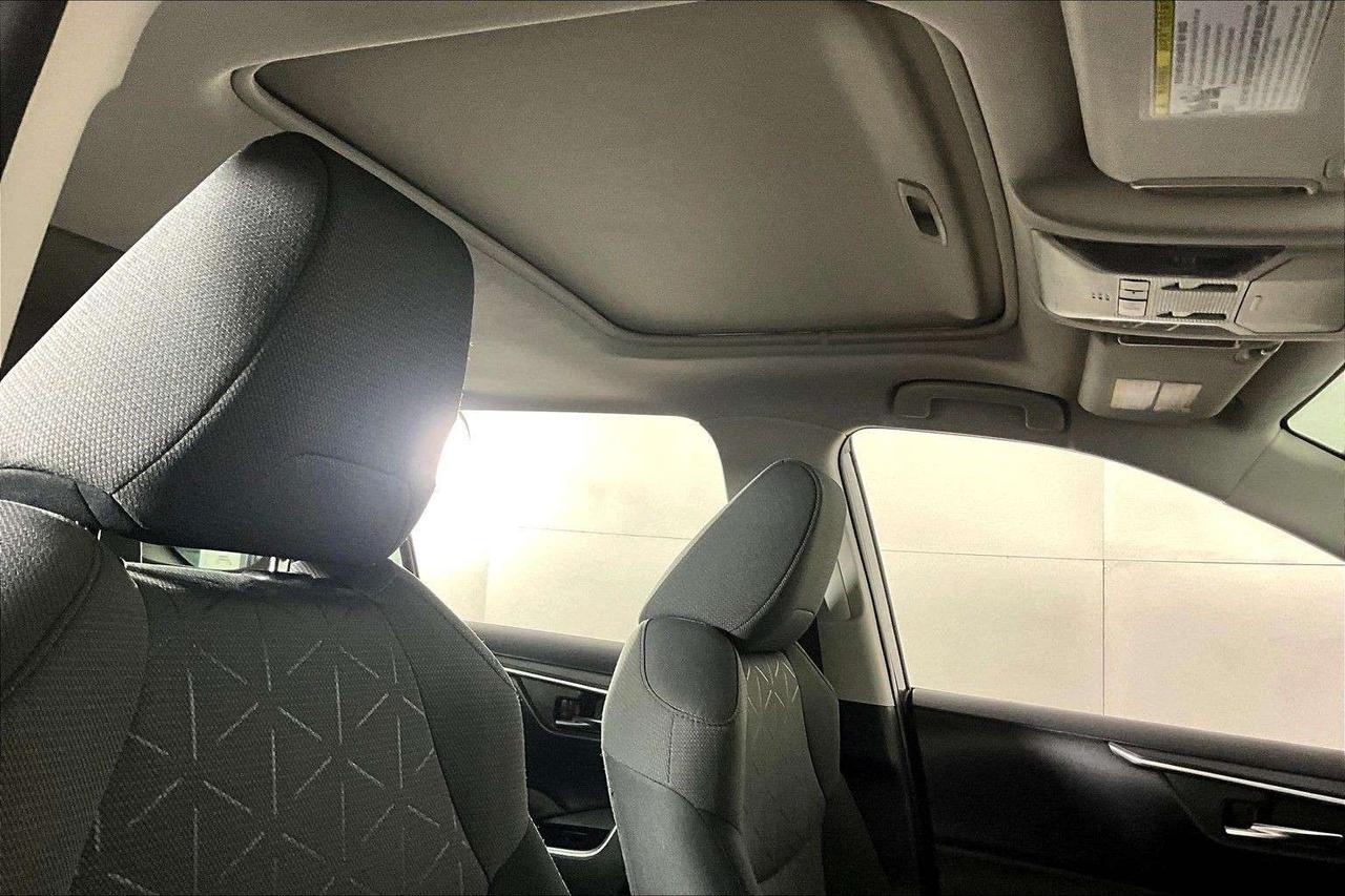 2021 Toyota RAV4 XLE AWD Photo