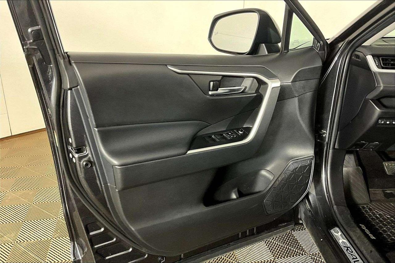 2021 Toyota RAV4 XLE AWD Photo