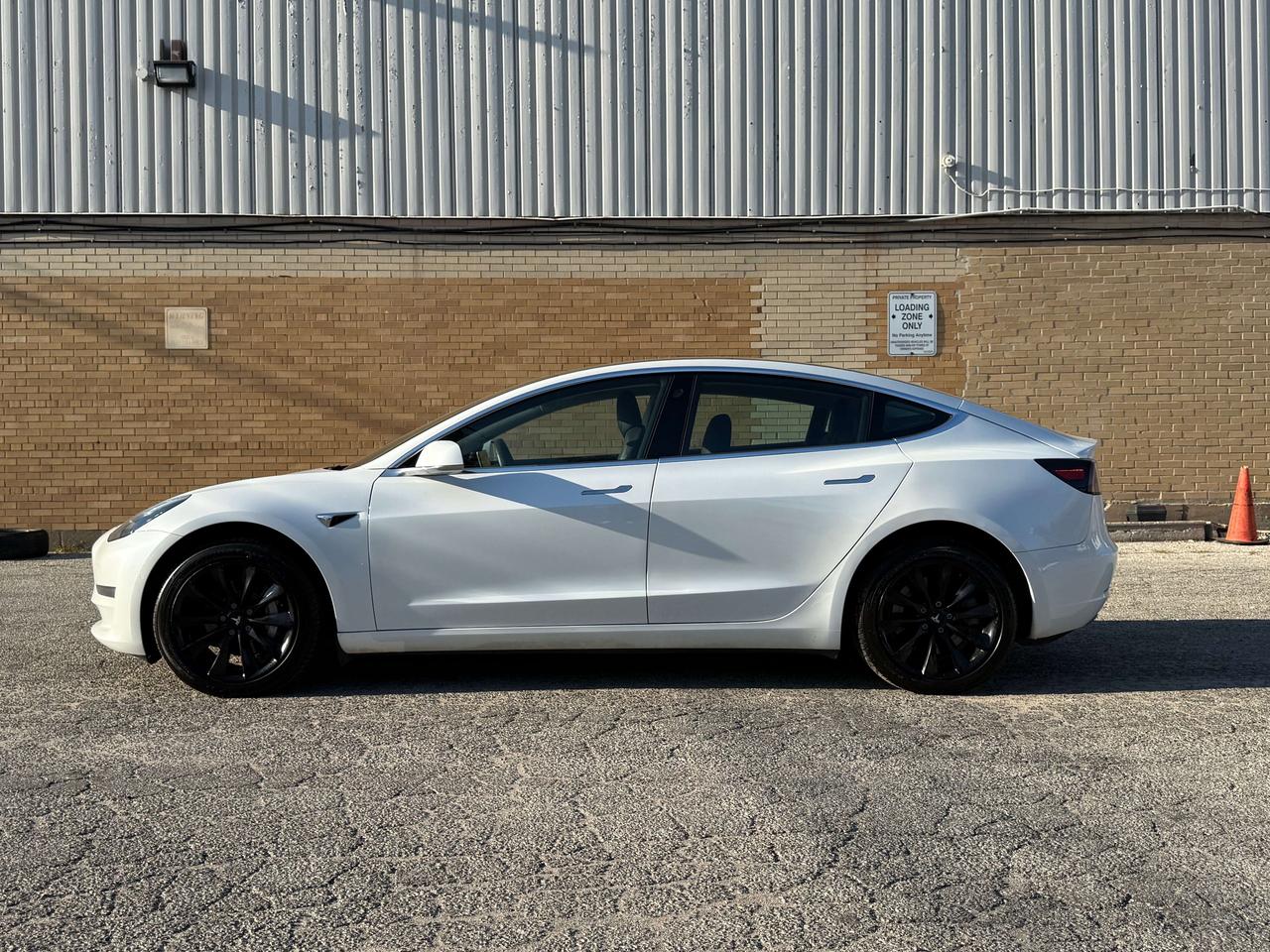 2019 Tesla Model 3 Mid Range l RWD l 425KM l TACC l Tesla Warranty l Photo