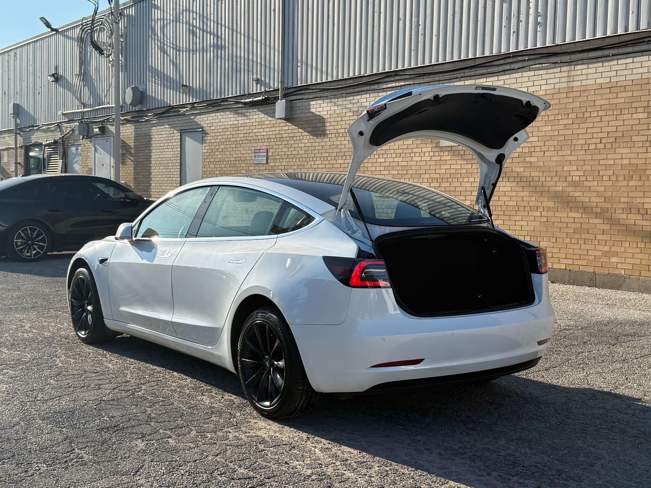 2019 Tesla Model 3 Mid Range l RWD l 425KM l TACC l Tesla Warranty l Photo