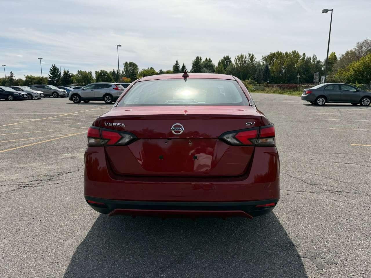 2021 Nissan Versa SV Photo3