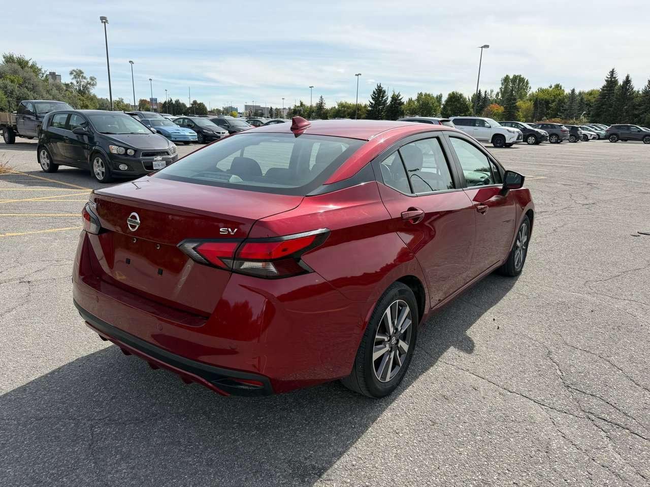 2021 Nissan Versa SV Photo4