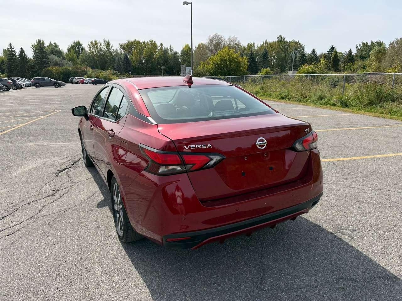 2021 Nissan Versa SV Photo2