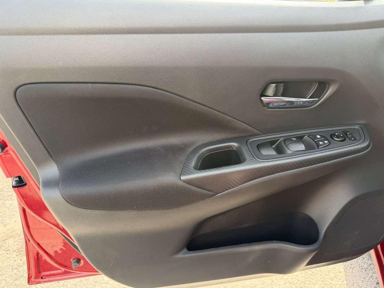 2021 Nissan Versa SV Photo