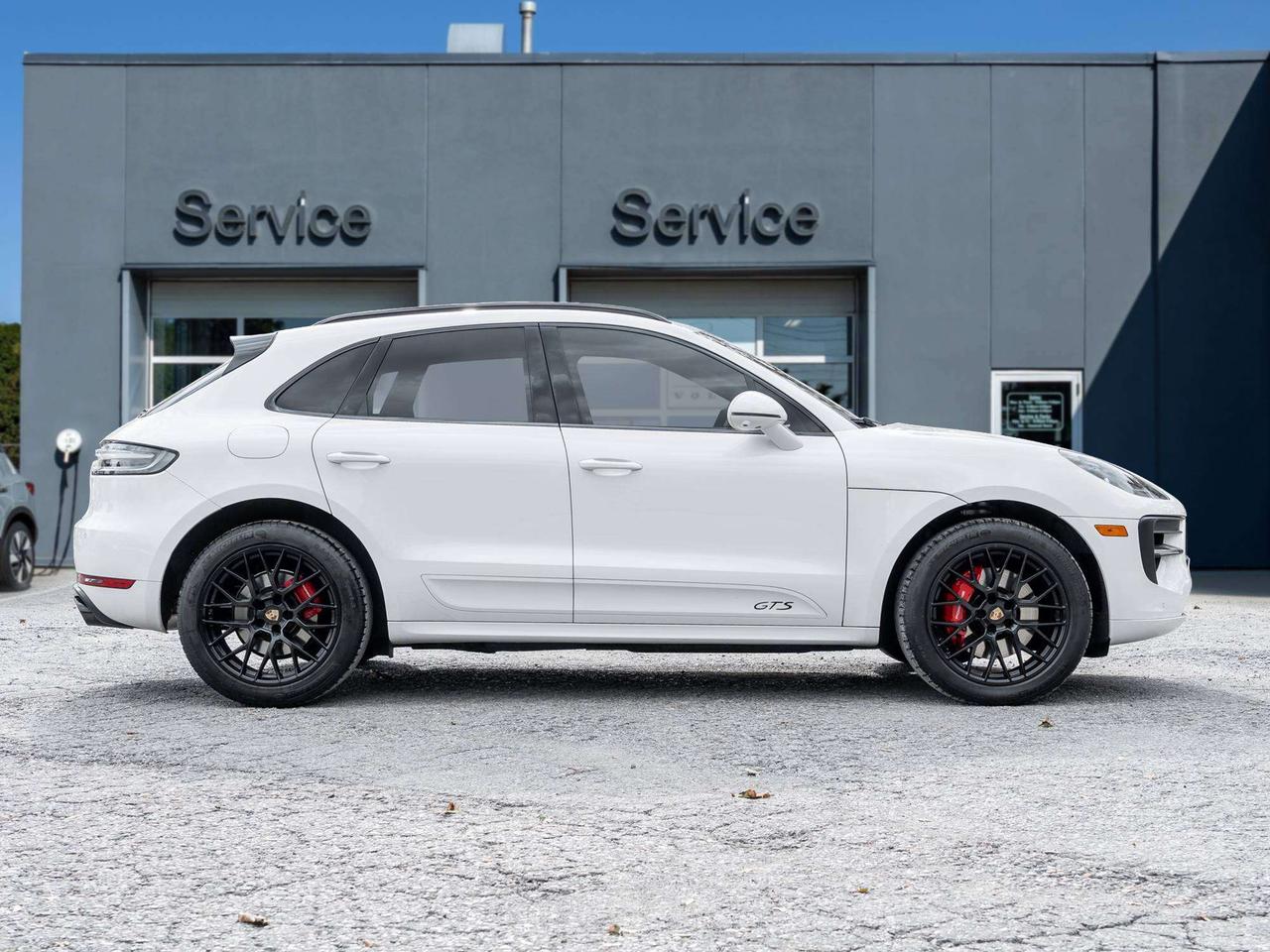 2021 Porsche Macan ONE OWNER   ACCIDENT FREE  AVAILABLE FOR FINANCING Photo4