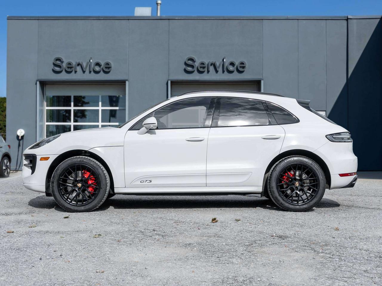 2021 Porsche Macan ONE OWNER   ACCIDENT FREE  AVAILABLE FOR FINANCING Photo2