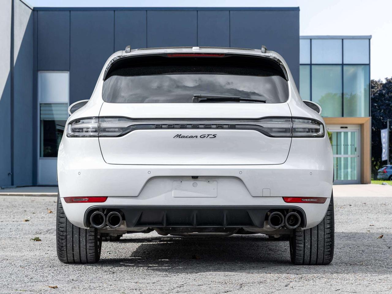 2021 Porsche Macan ONE OWNER   ACCIDENT FREE  AVAILABLE FOR FINANCING Photo
