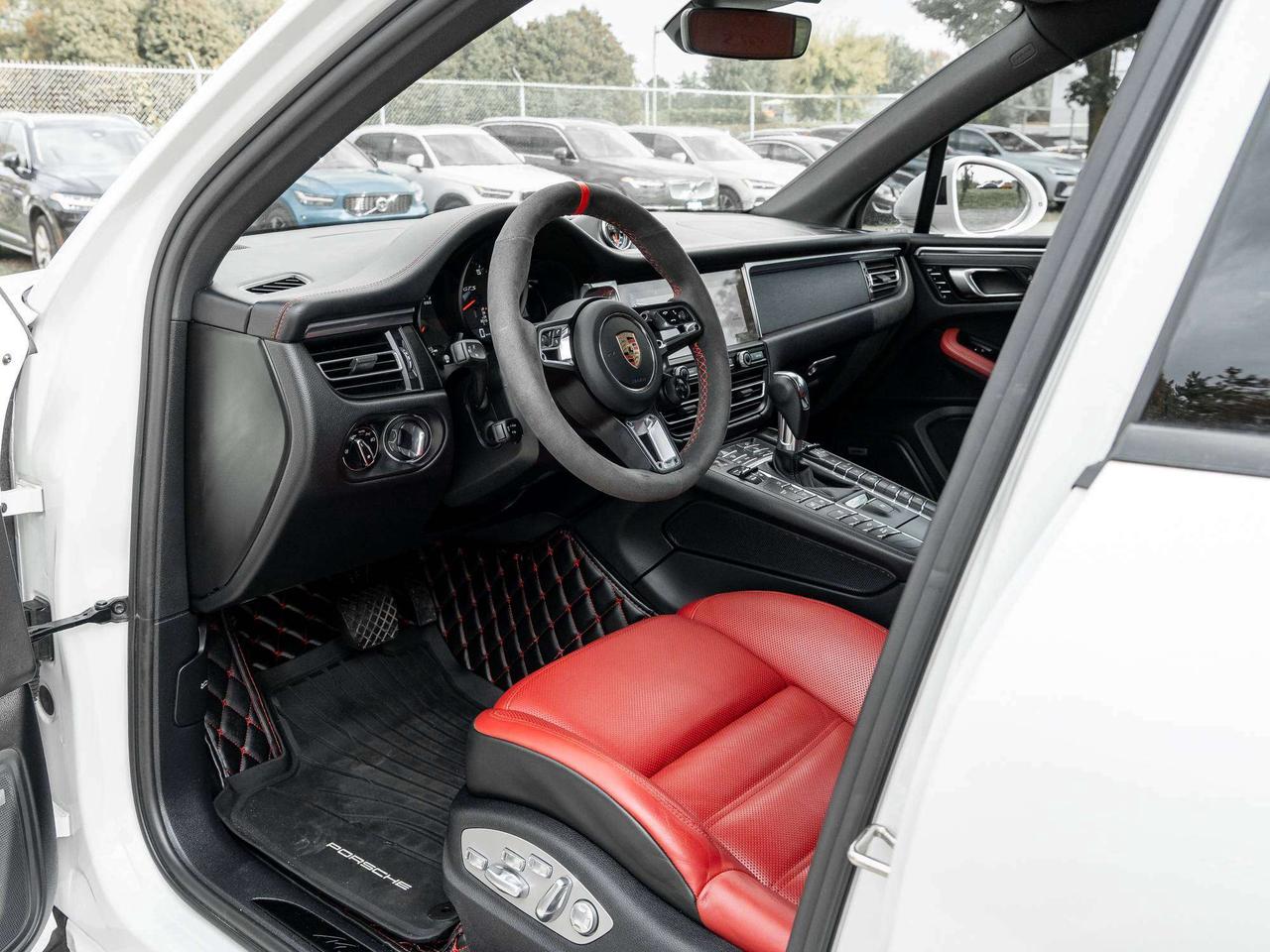 2021 Porsche Macan ONE OWNER   ACCIDENT FREE  AVAILABLE FOR FINANCING Photo