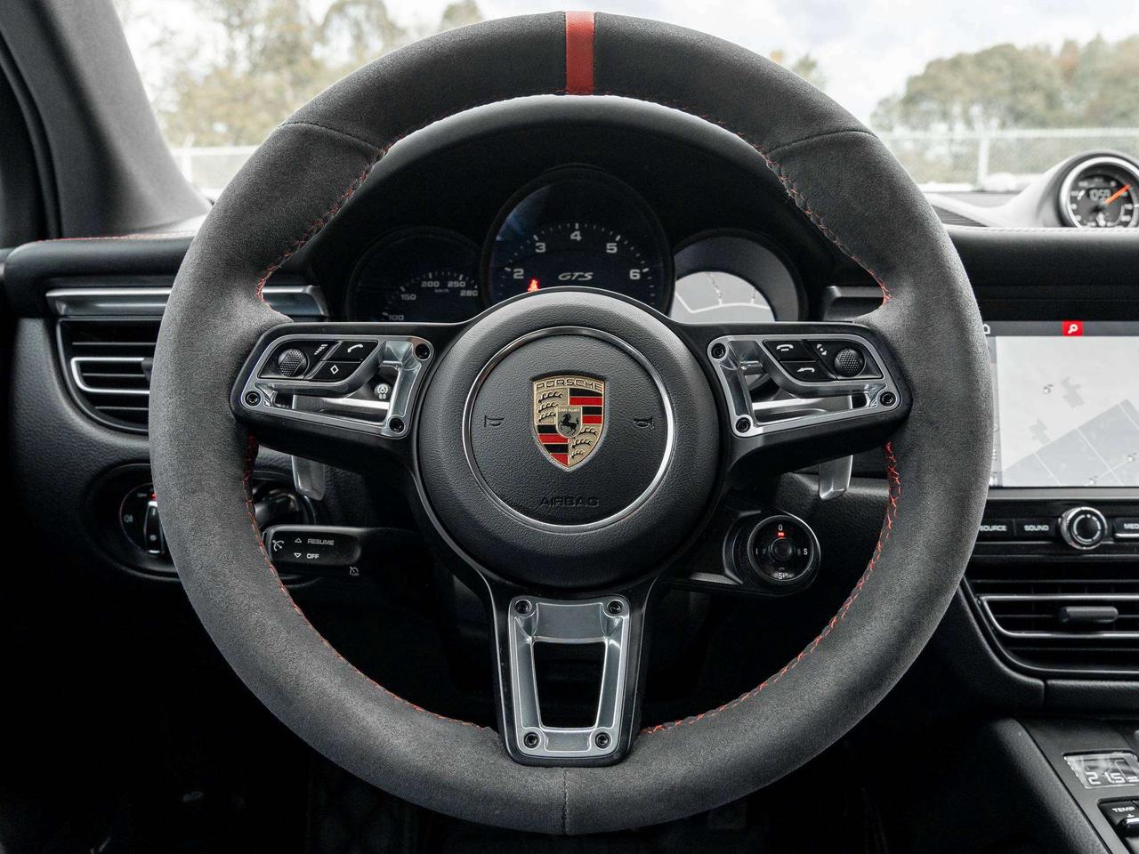 2021 Porsche Macan ONE OWNER   ACCIDENT FREE  AVAILABLE FOR FINANCING Photo