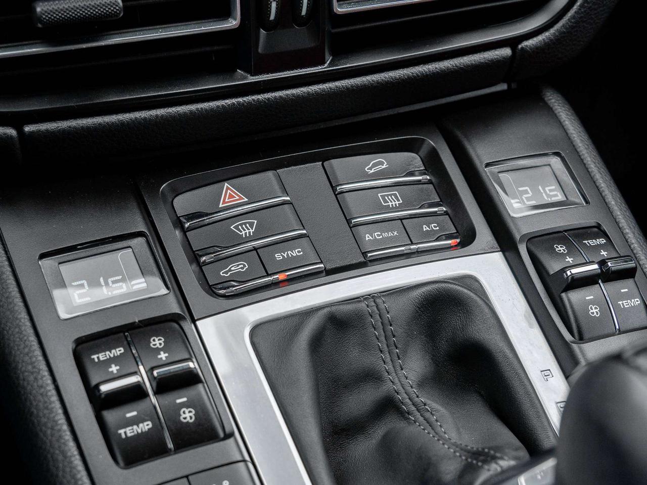 2021 Porsche Macan ONE OWNER   ACCIDENT FREE  AVAILABLE FOR FINANCING Photo