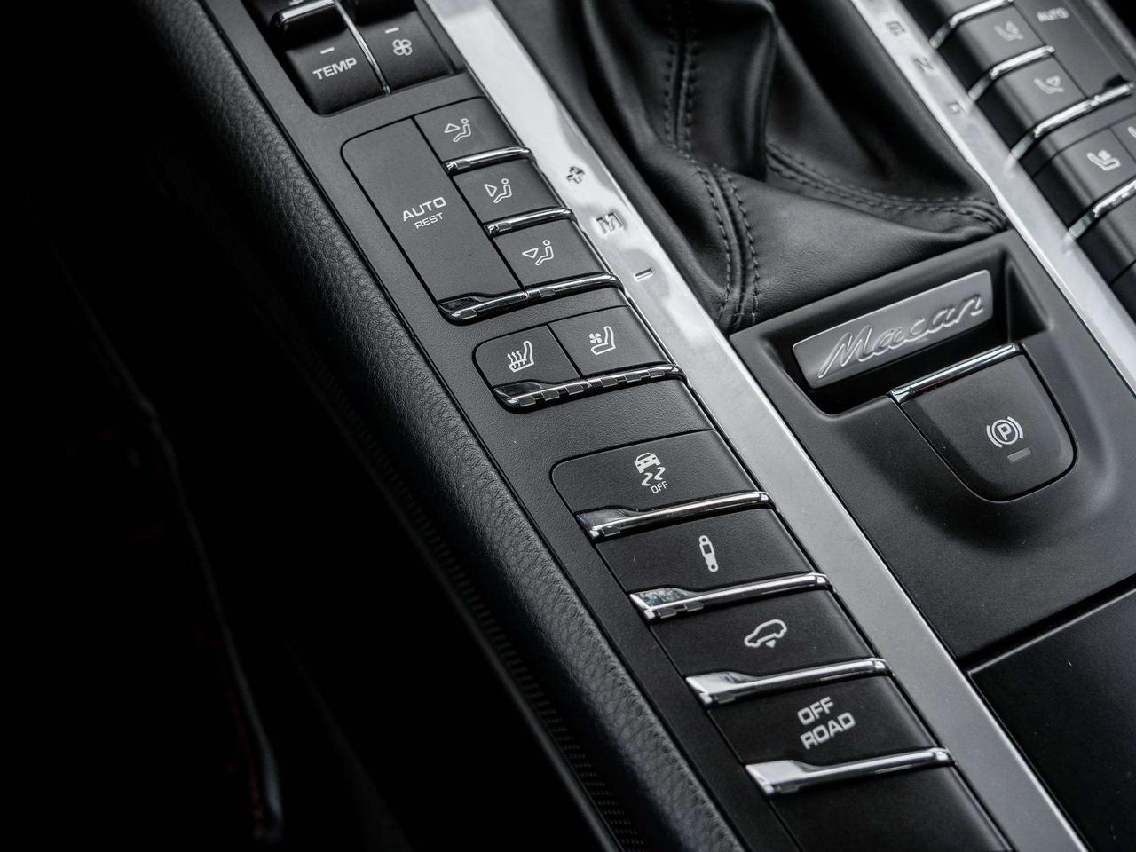 2021 Porsche Macan ONE OWNER   ACCIDENT FREE  AVAILABLE FOR FINANCING Photo