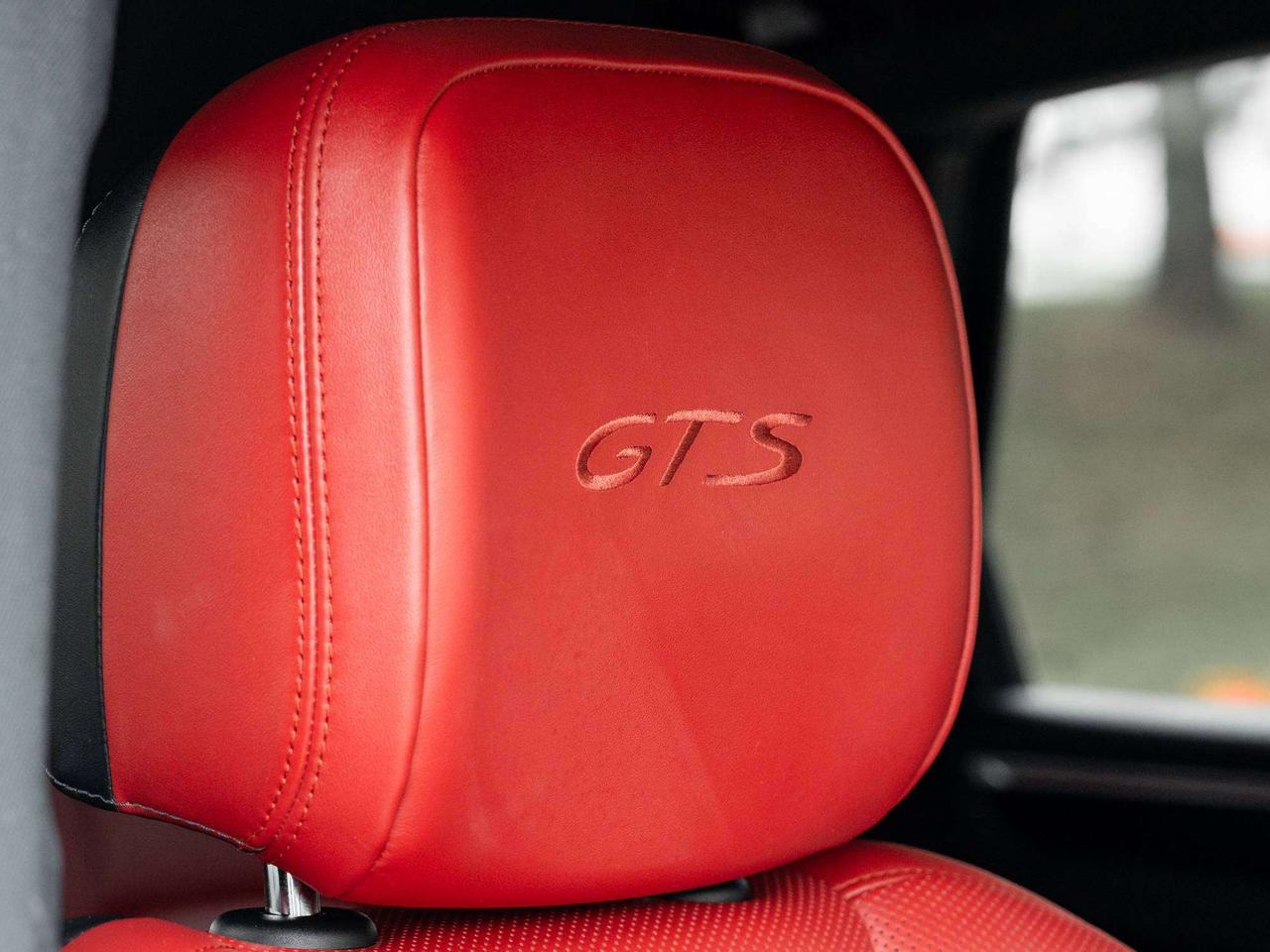 2021 Porsche Macan ONE OWNER   ACCIDENT FREE  AVAILABLE FOR FINANCING Photo