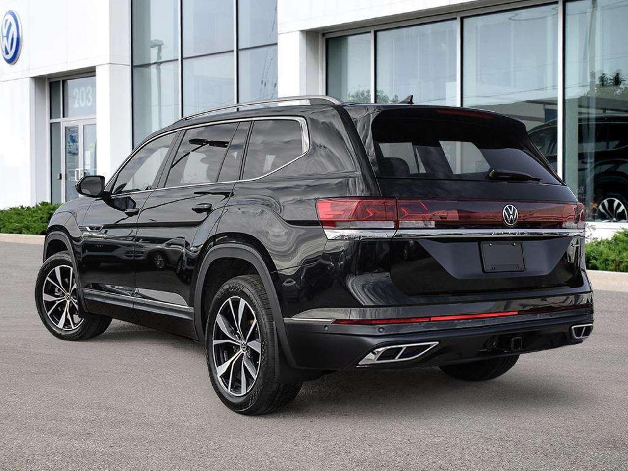 2026 Volkswagen Atlas Execline  VW Certified Captain Chairs Photo
