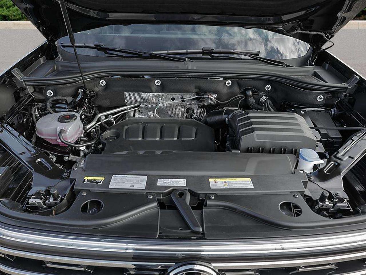 2026 Volkswagen Atlas Execline  VW Certified Captain Chairs Photo