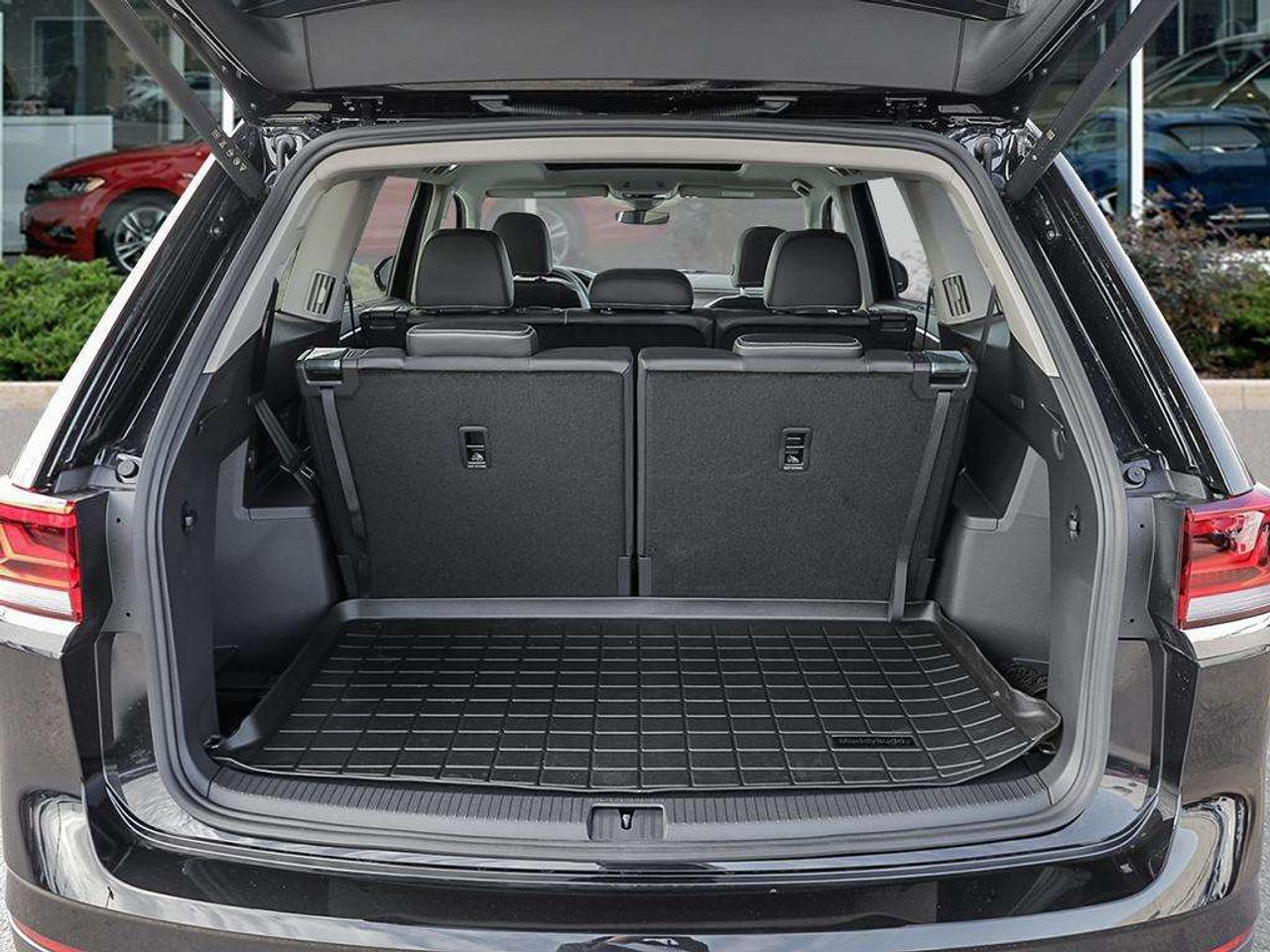 2026 Volkswagen Atlas Execline  VW Certified Captain Chairs Photo