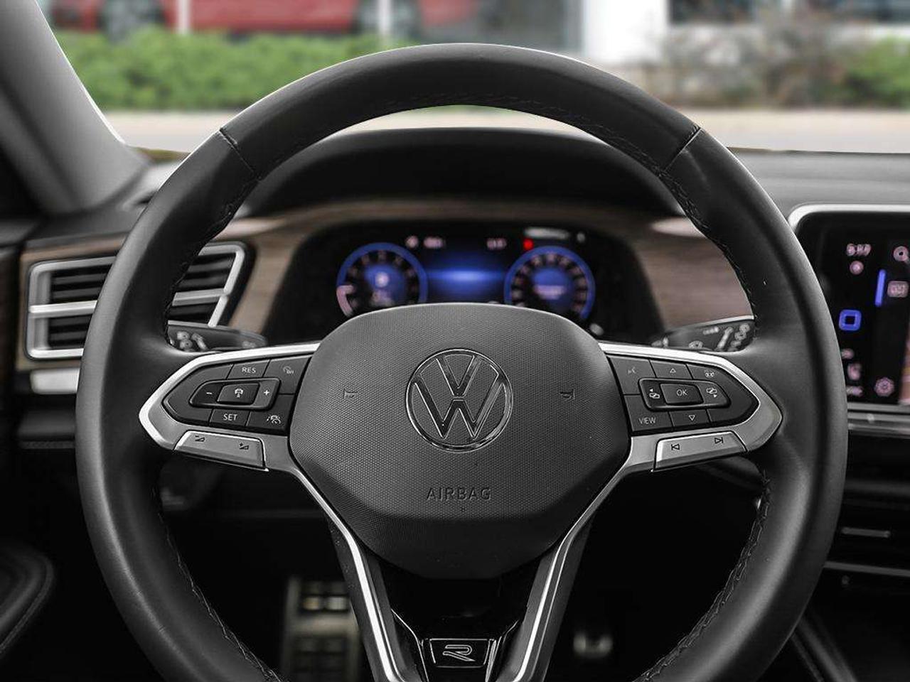 2026 Volkswagen Atlas Execline  VW Certified Captain Chairs Photo