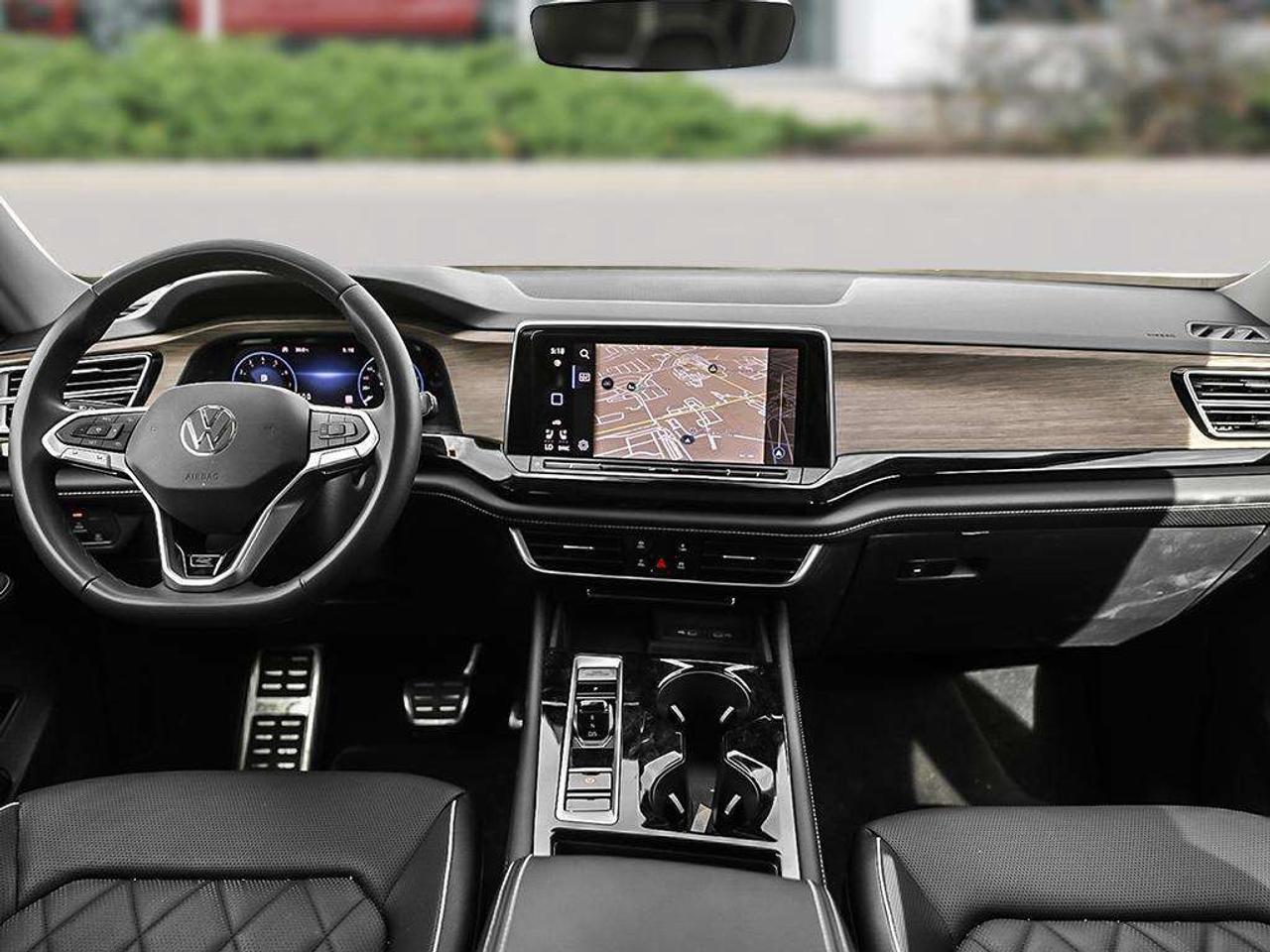 2026 Volkswagen Atlas Execline  VW Certified Captain Chairs Photo