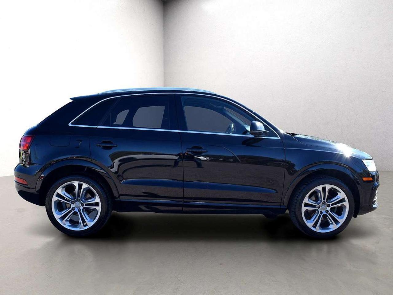 2016 Audi Q3 Navi Panoramic Sunroof Back Up Camera Photo