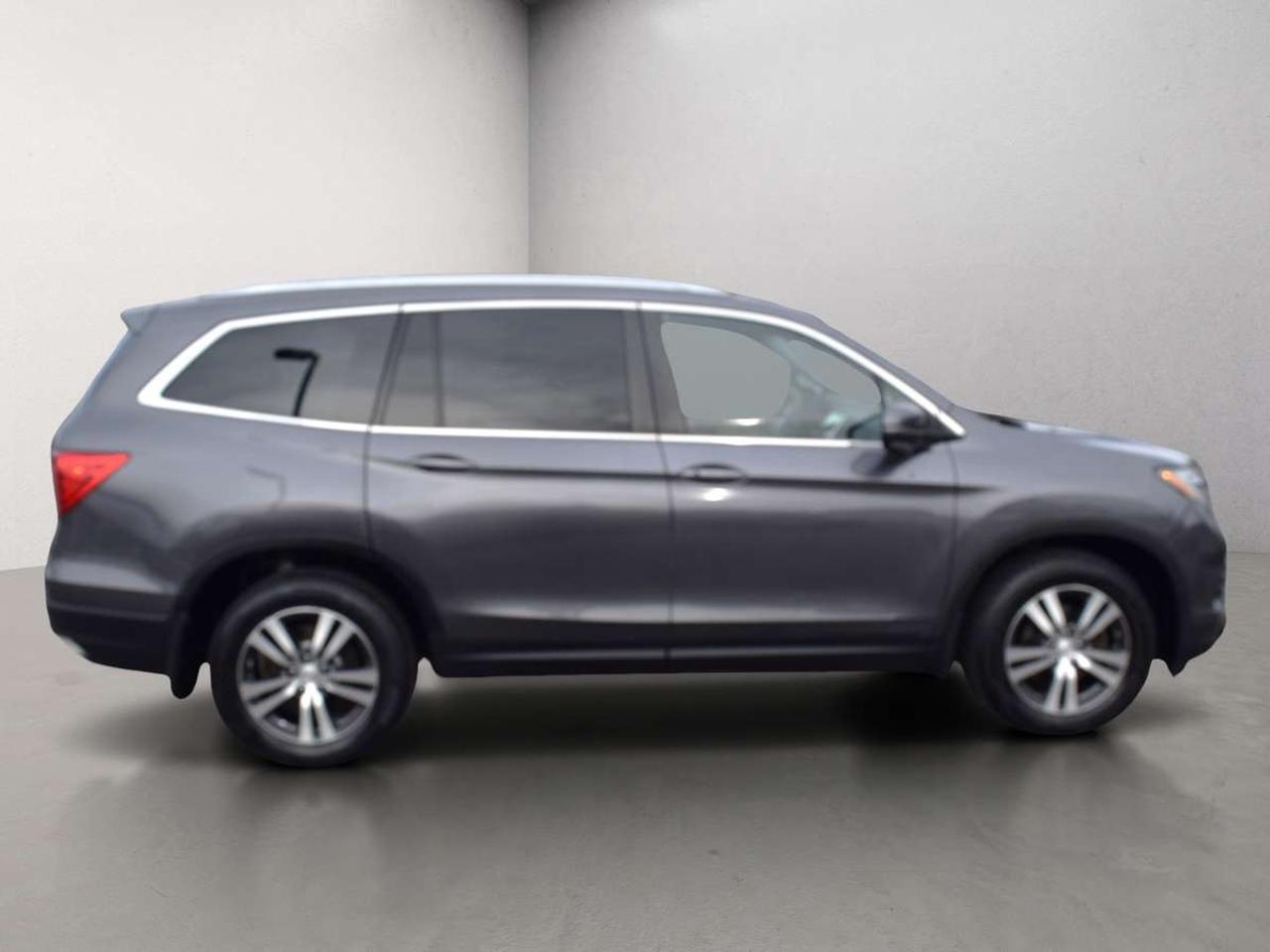 2018 Honda Pilot EX-L AWD Leather Sunroof DVD Photo3