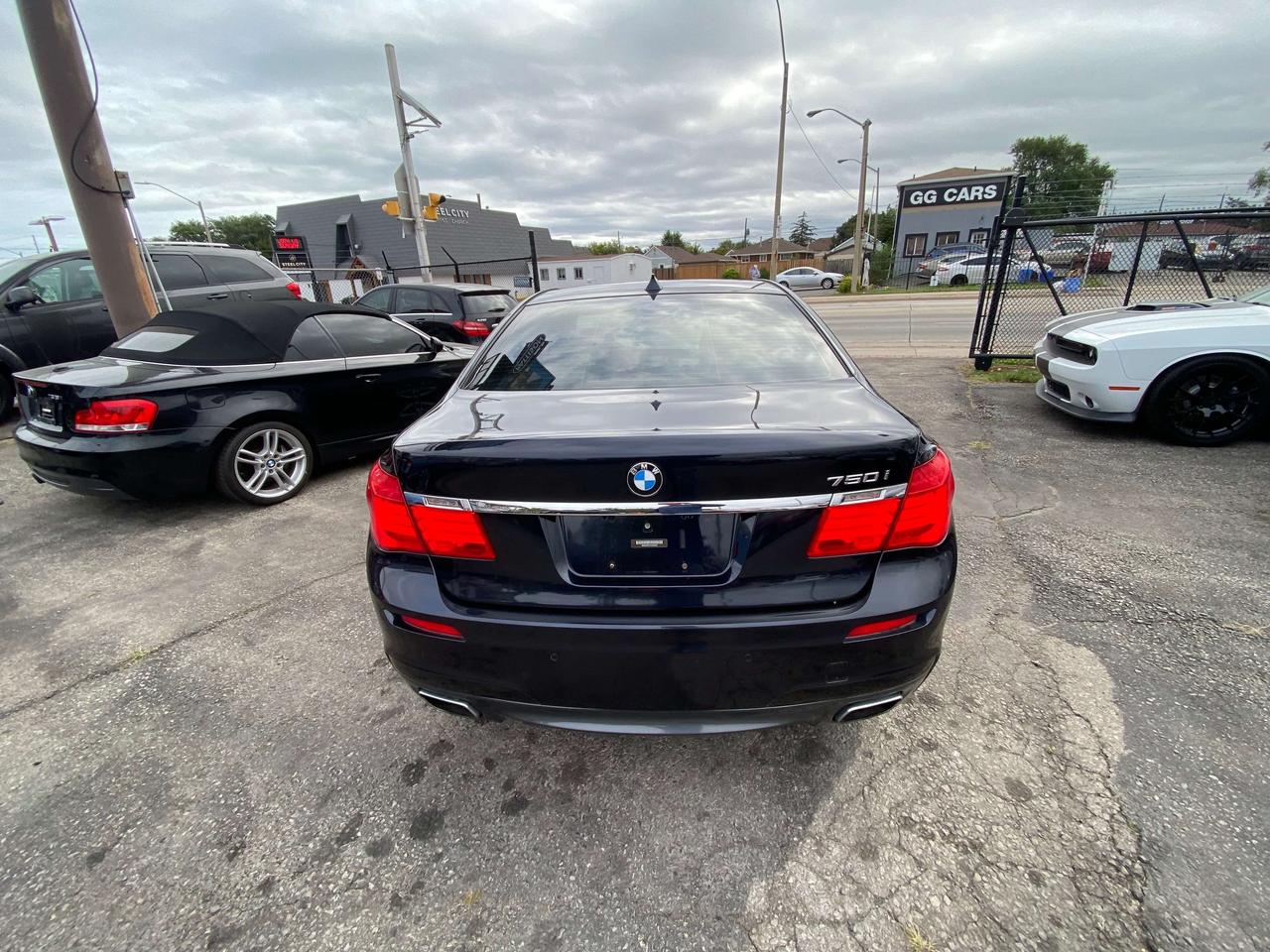 2012 BMW 7 Series xDrive Photo3