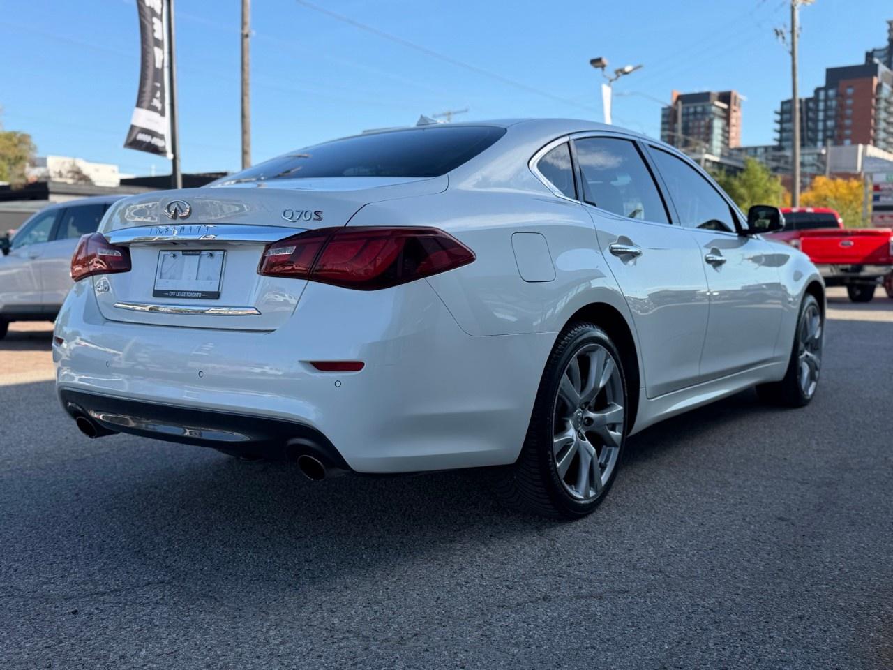 2016 Infiniti Q70  Photo