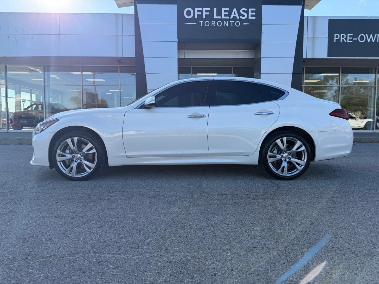 2016 Infiniti Q70  Photo