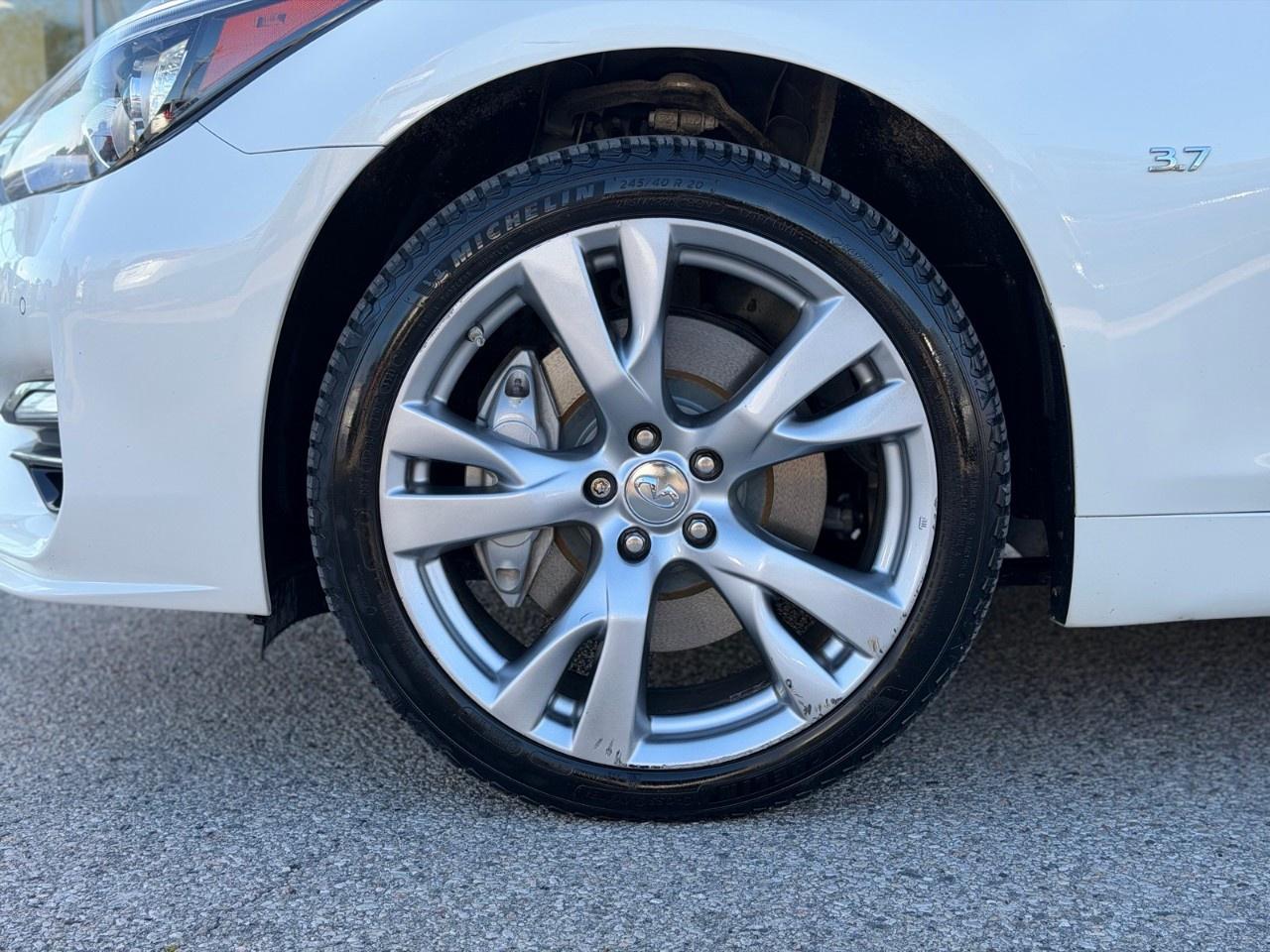 2016 Infiniti Q70  Photo