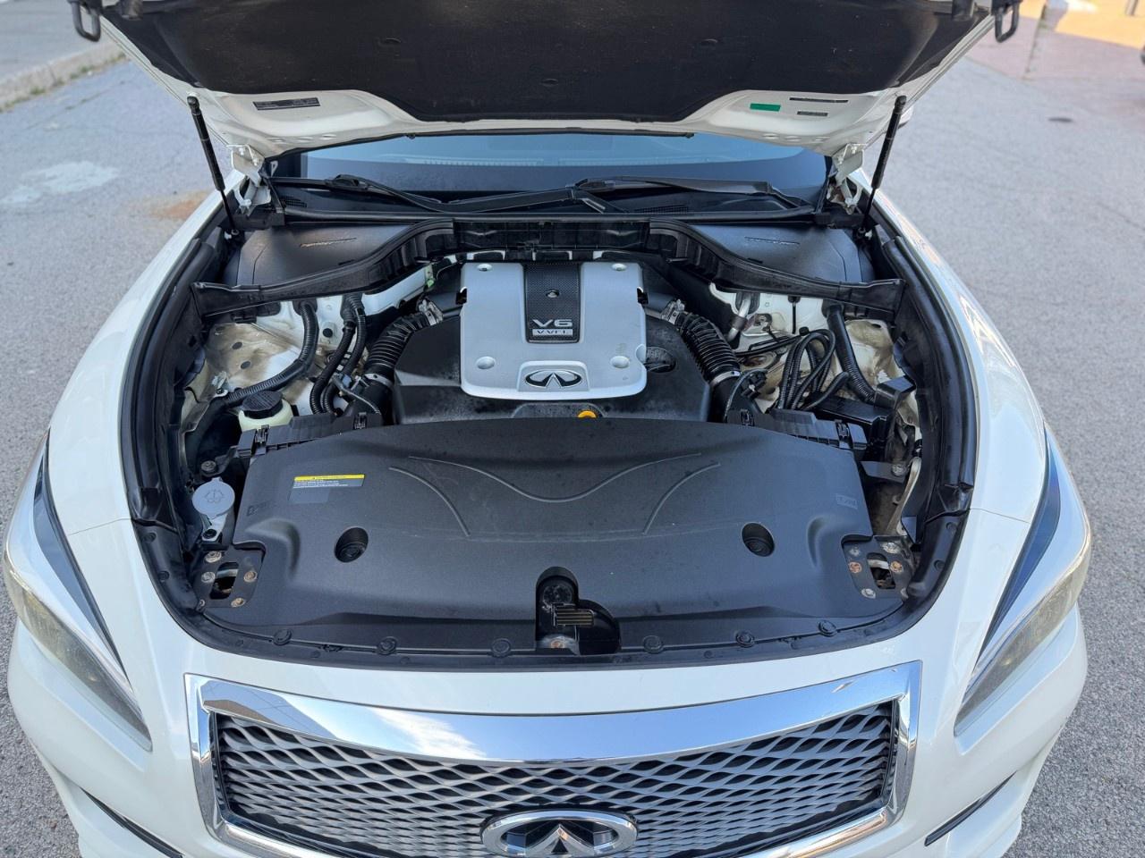 2016 Infiniti Q70  Photo