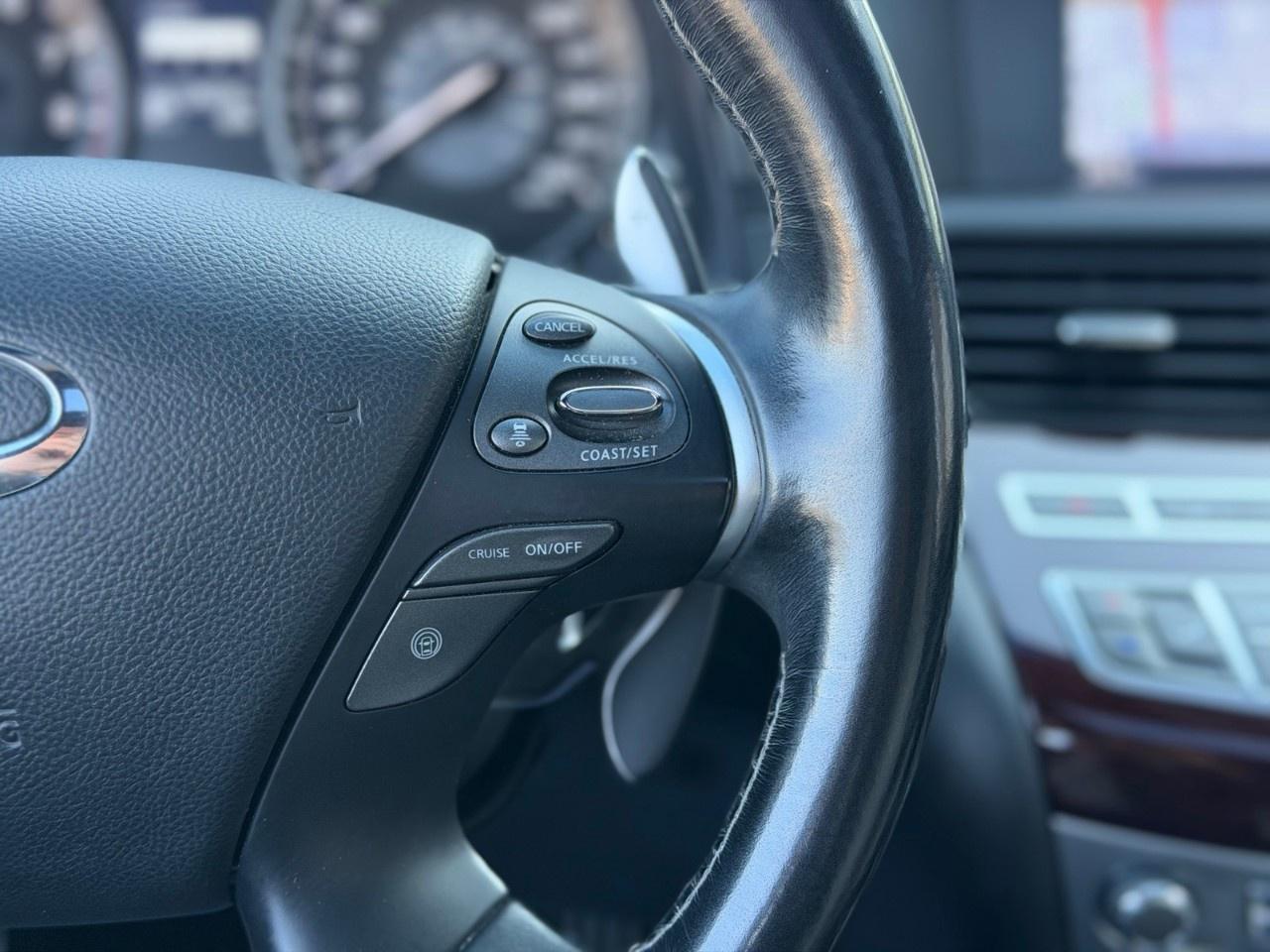 2016 Infiniti Q70  Photo