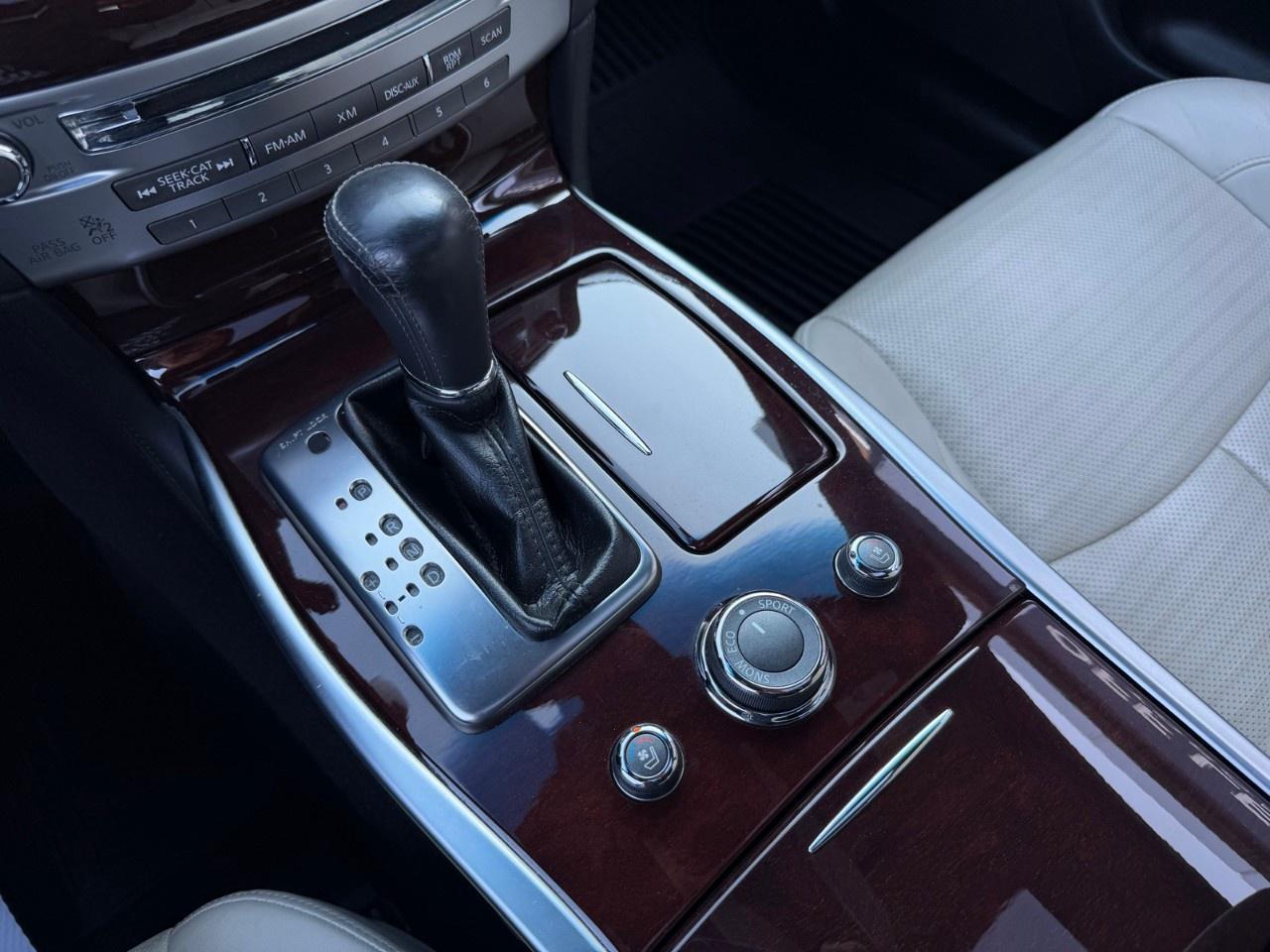 2016 Infiniti Q70  Photo
