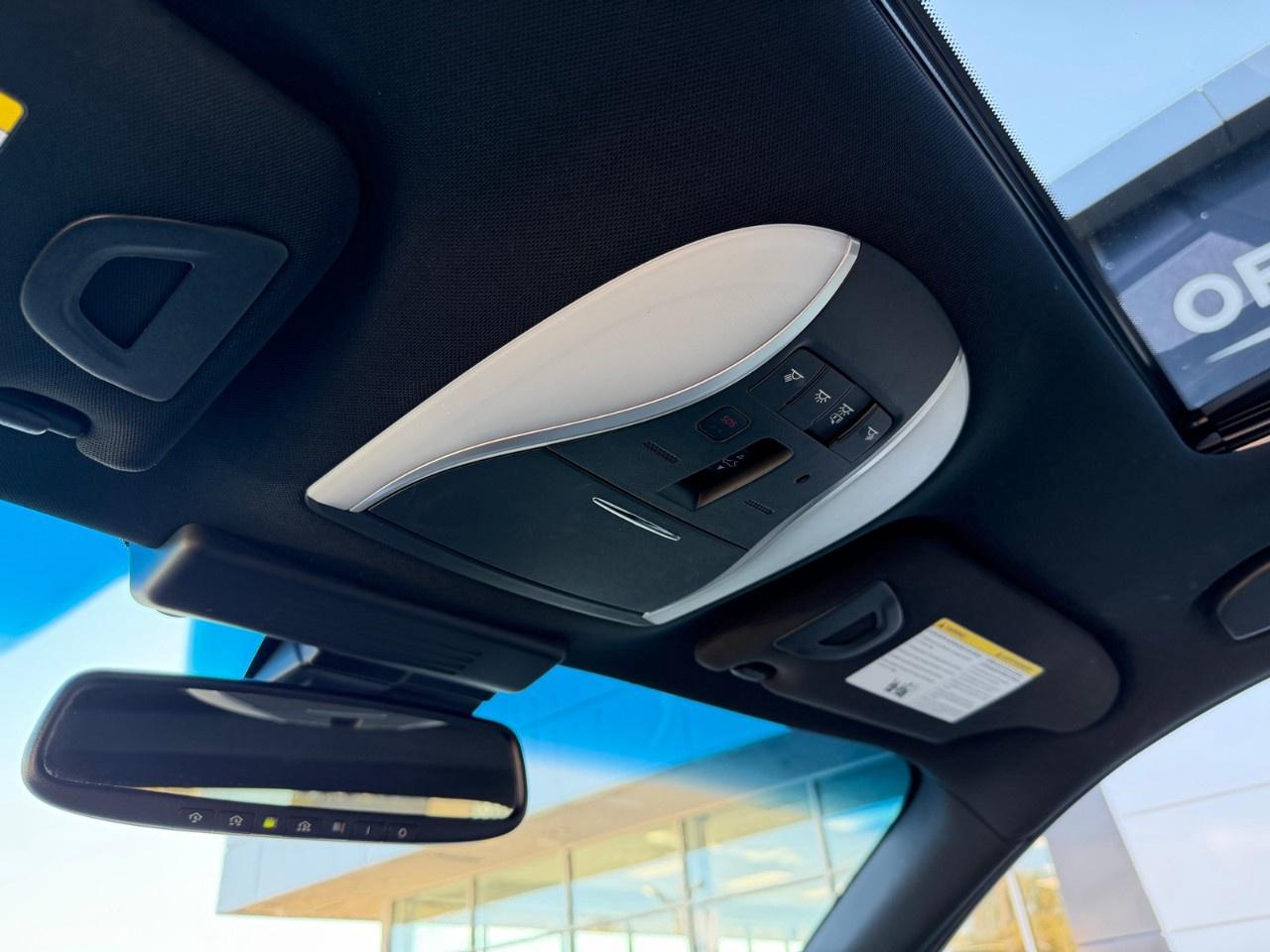 2016 Infiniti Q70  Photo