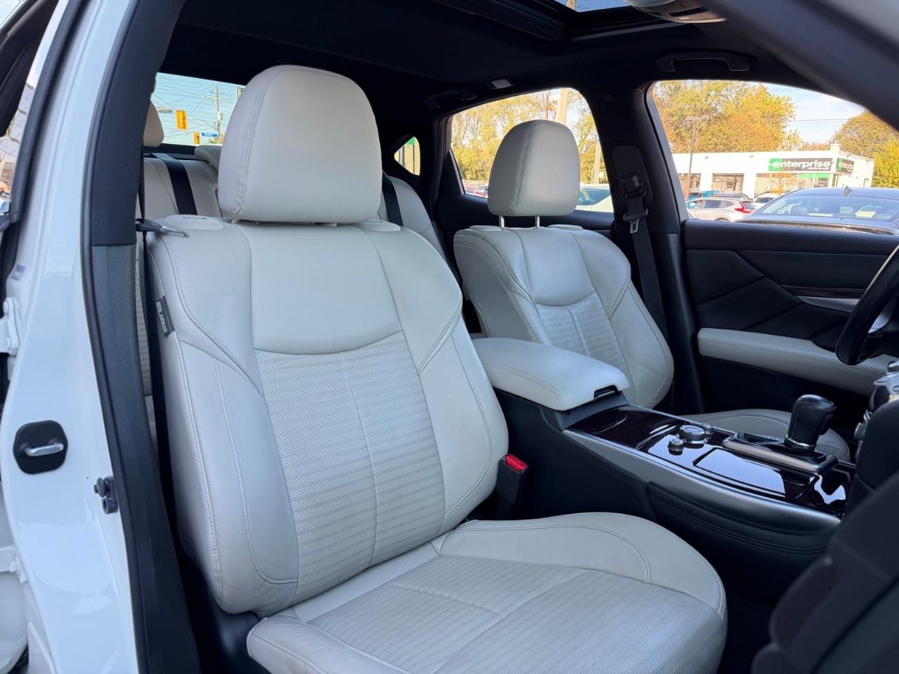 2016 Infiniti Q70  Photo