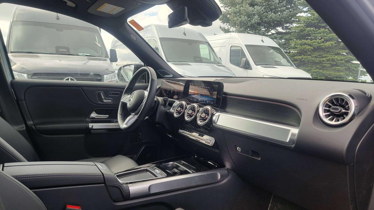 2025 Mercedes-Benz GLB GLB 250 4MATIC SUV Photo