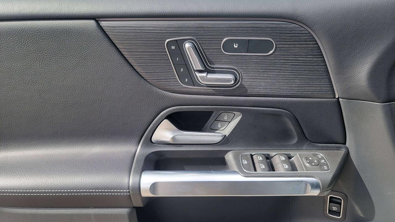 2025 Mercedes-Benz GLB GLB 250 4MATIC SUV Photo